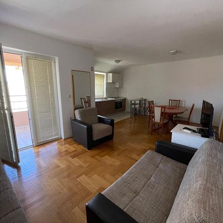 Apartments Dunja Малинська Екстер'єр фото