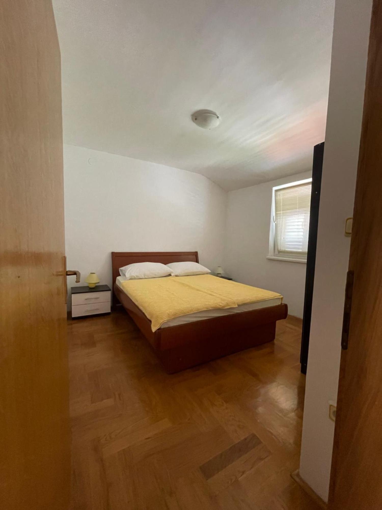 Apartments Dunja Малинська Екстер'єр фото