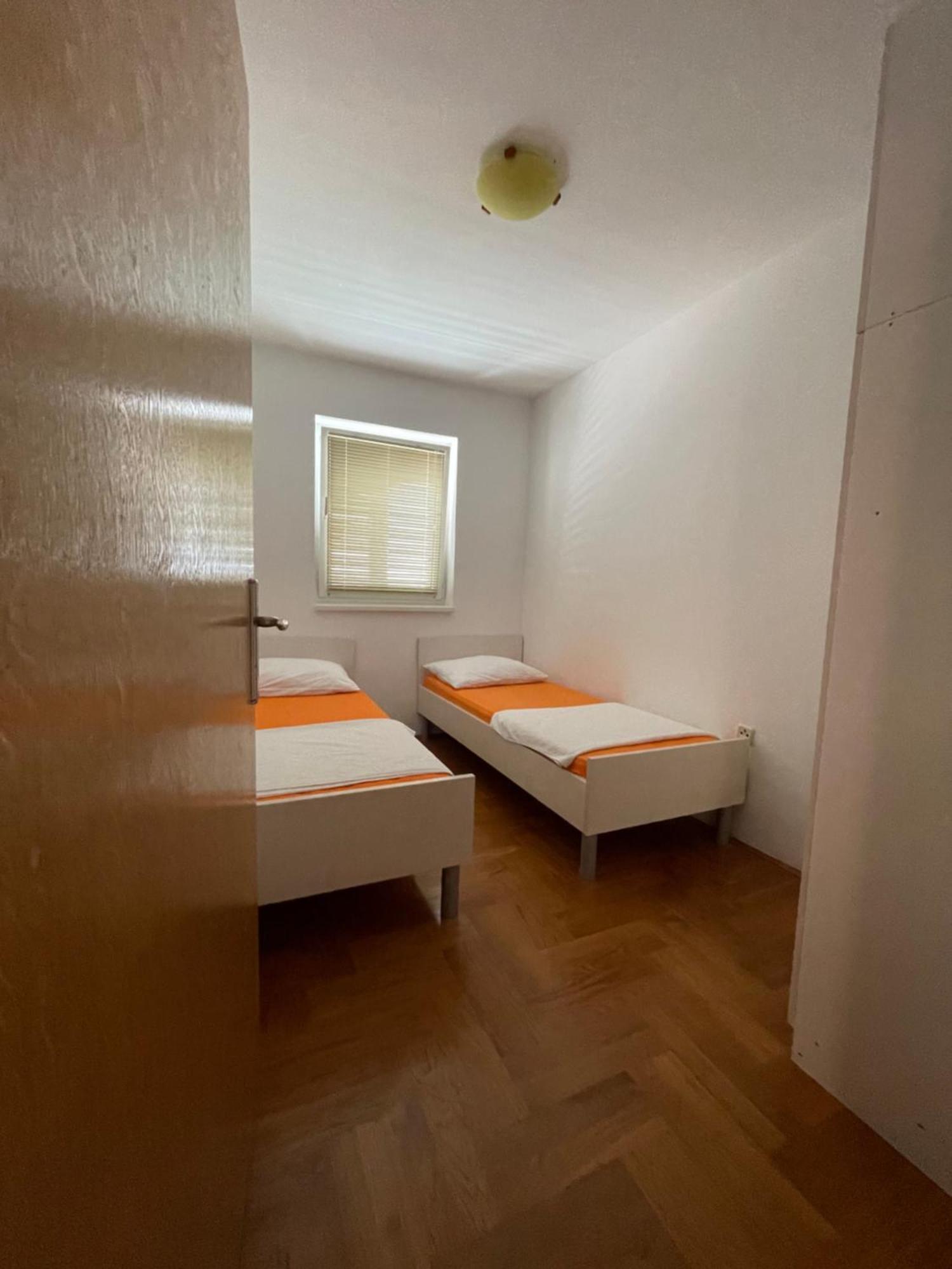 Apartments Dunja Малинська Екстер'єр фото