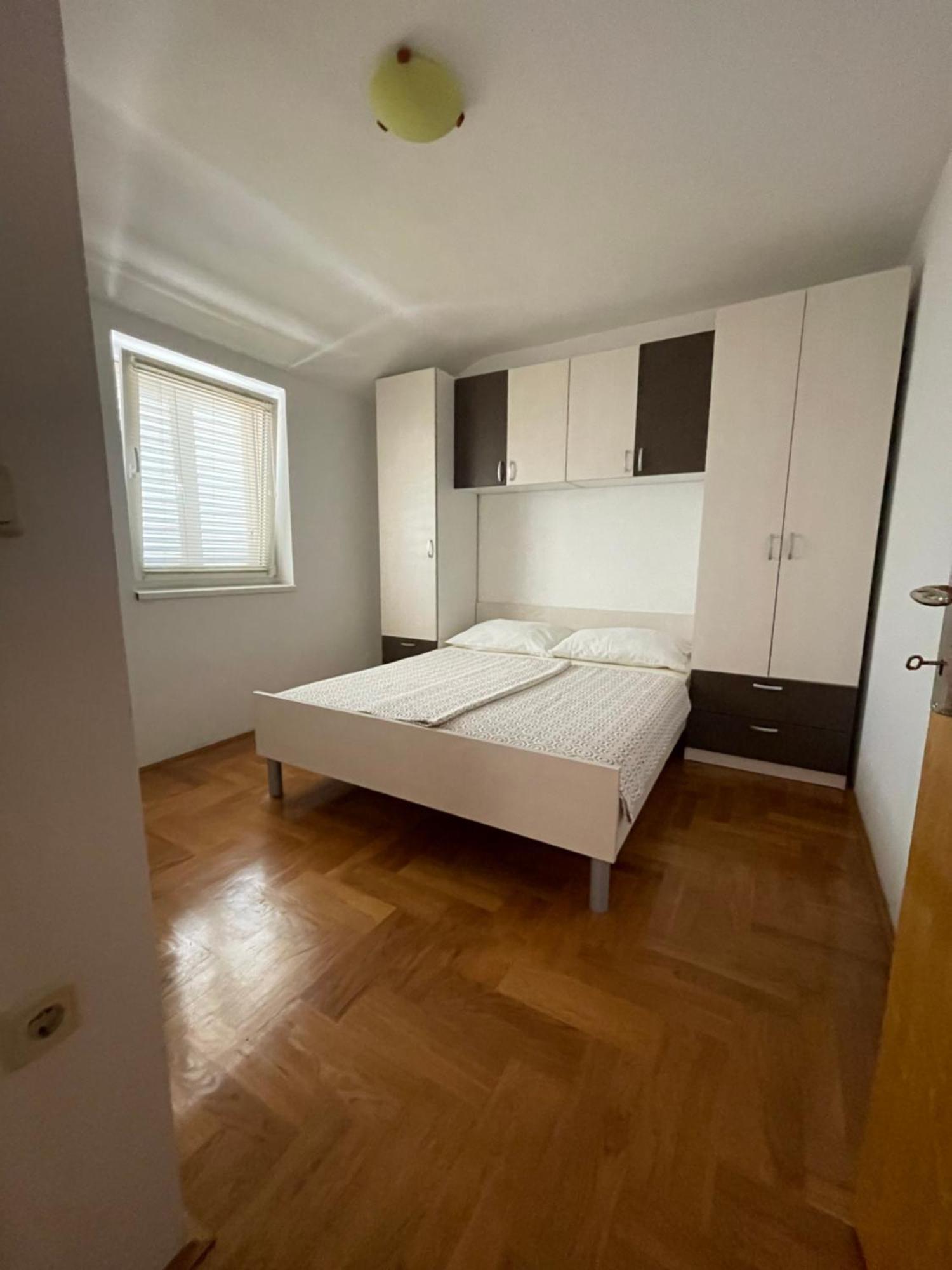 Apartments Dunja Малинська Екстер'єр фото