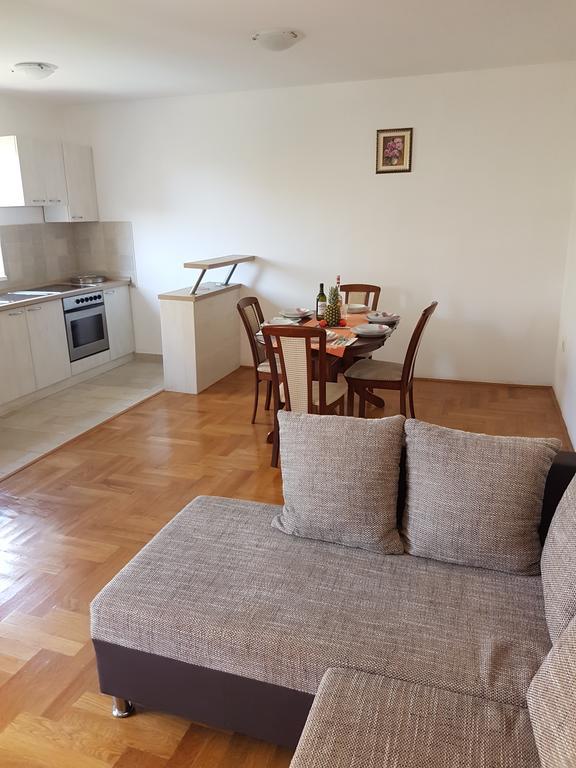 Apartments Dunja Малинська Екстер'єр фото